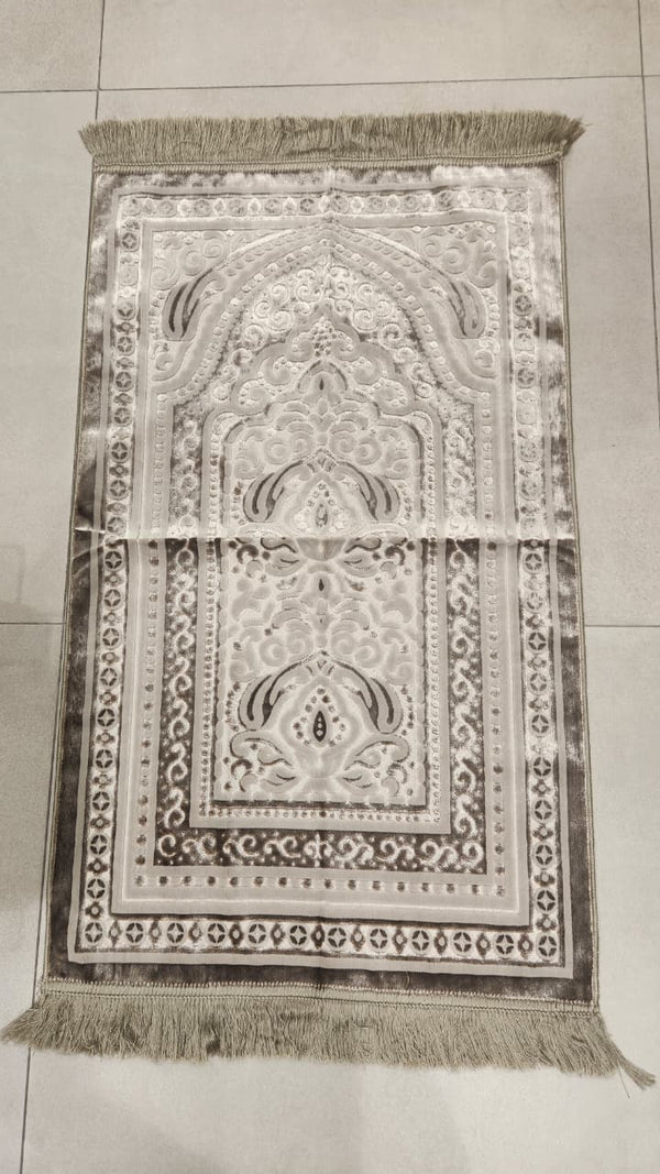 LUXURIOUS SOFT VELVET PRAYING MAT - ZUMORUD (BEIGE)